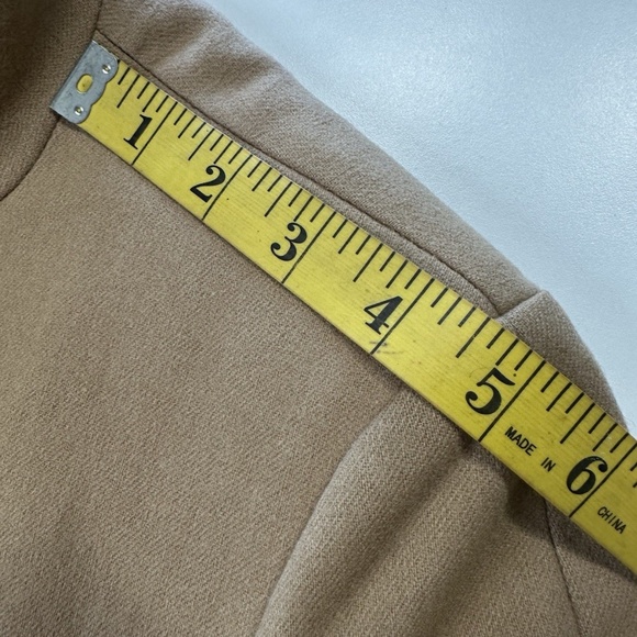 Pendleton Virgin Wool Coat: Classic Camel Outerwear for Timeless Style - Picture 9 of 16